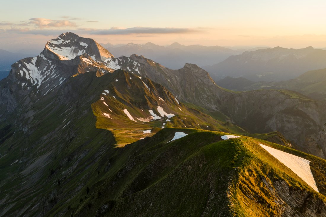 Mont Charvin et Pointe de Mandallaz dans les Aravis