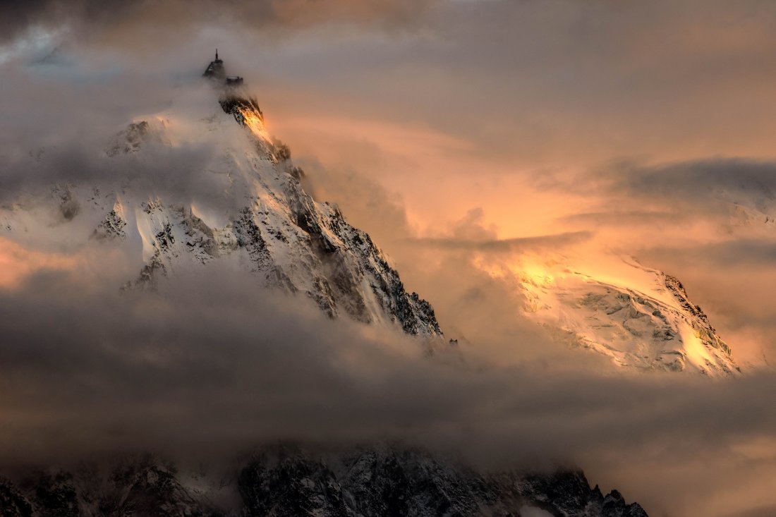 Coucher de soleil sur l'Aiguille du Midi, Mont Blanc