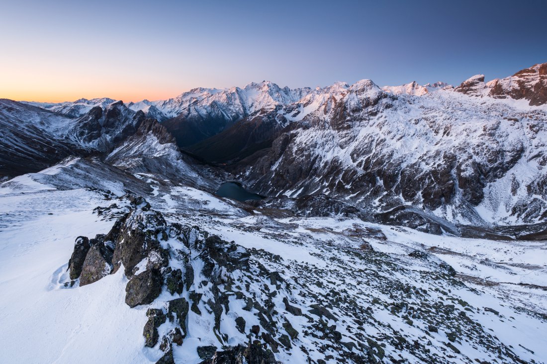 Lever du jour dans les cerces enneigées