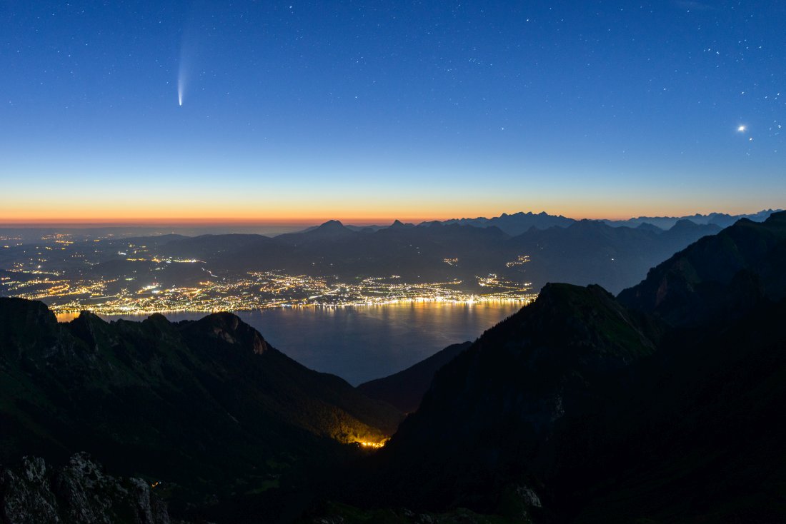 Comète Neowise au-dessus du Lac Léman