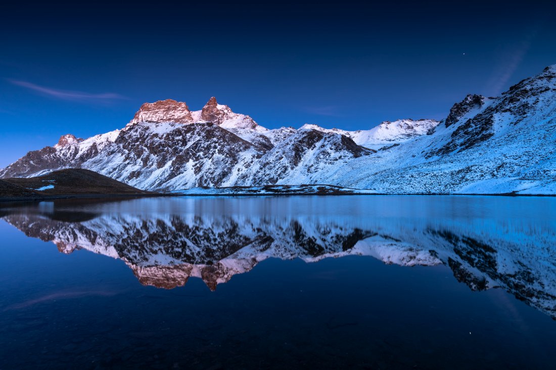 Reflet du Grand Roc Noir sur le lac de Lanserlia en Vanoise