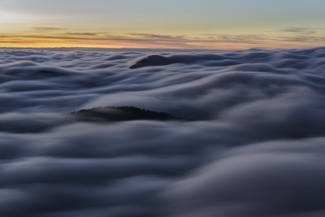 Mer de nuage à la tombée de la nuit en Chartreuse