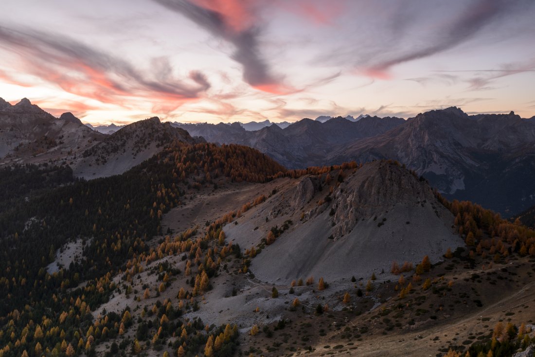 Coucher de soleil depuis la crête du château Jean Grossan à Ceillac