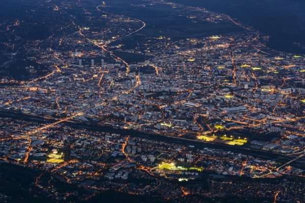 Grenoble à la tombée de la nuit