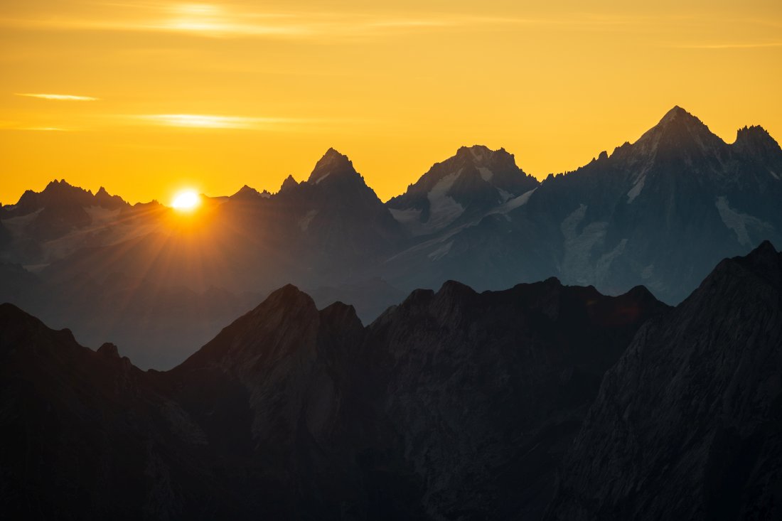 Lever de soleil dans les Alpes