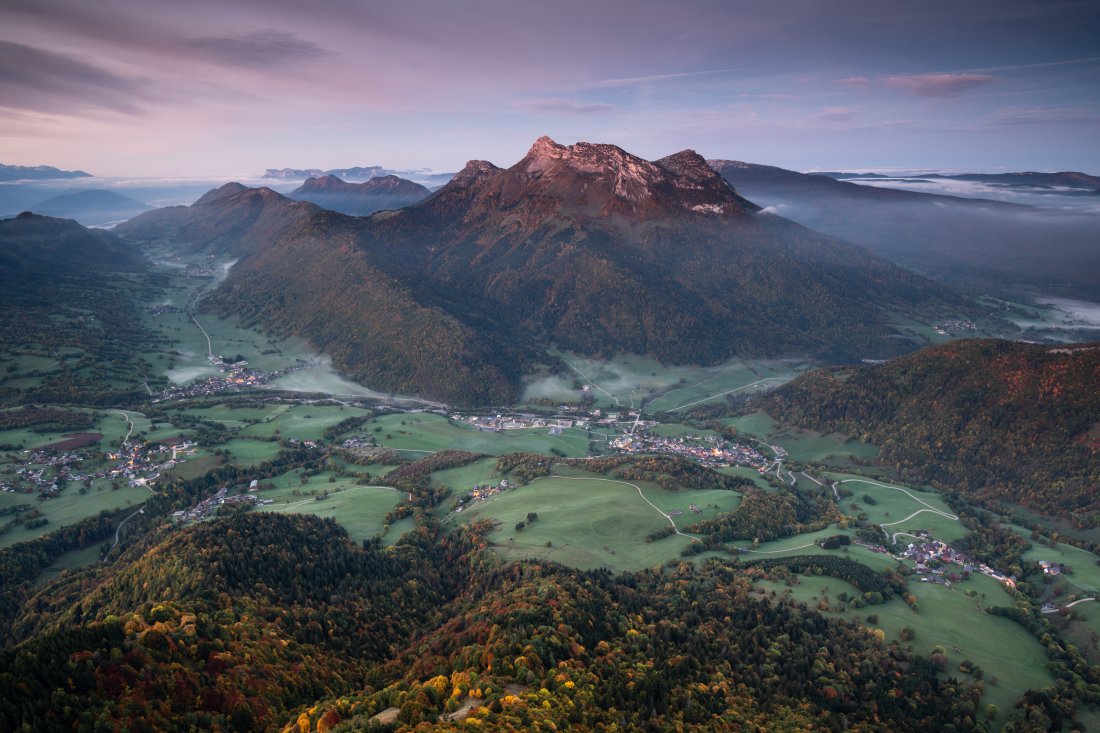 Aube dans les Bauges depuis la Dent de Pleuven