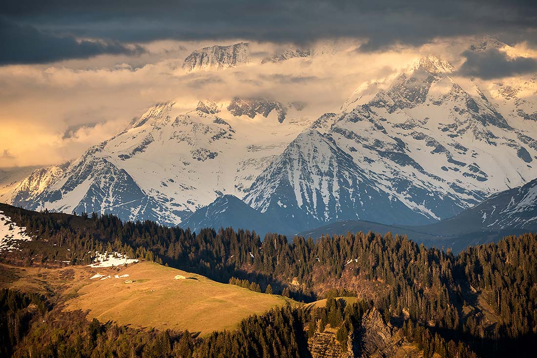 Vue depuis la Croix des Frêtes dans les Aravis, face au Mont Blanc