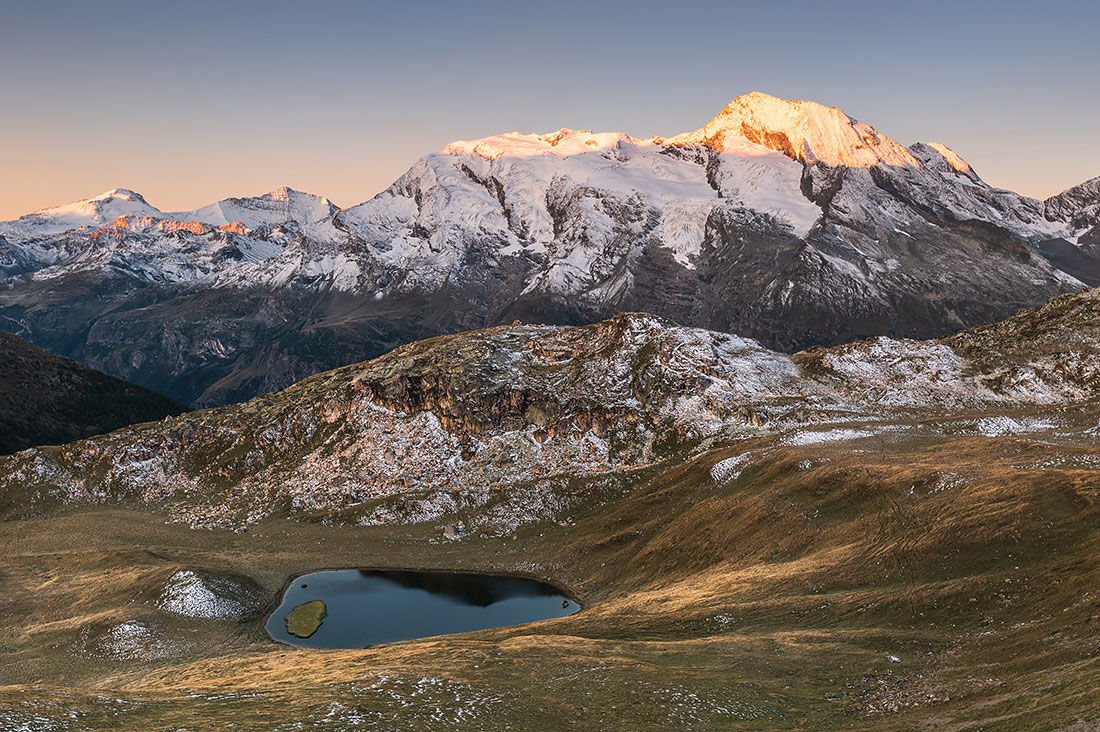 Le Mont Pourri et le Lac du Clou au lever du soleil