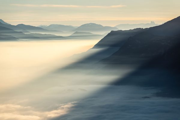 Strates de brumes<br><span class="date-ajout-produit" style="font-size:0.85em; color:#777;">Ajouté le 12 avril 2026</span>