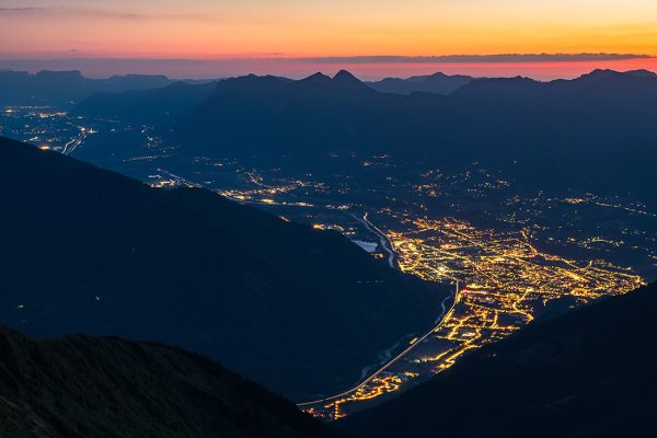 Albertville à la tombée de la nuit
