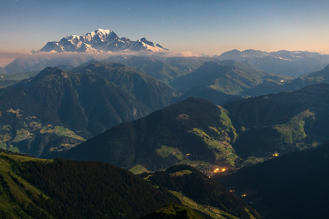 Le Beaufortain sous la pleine lune