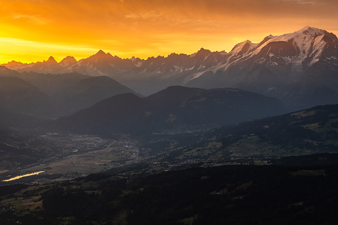Lever de soleil sur le massif du Mont Blanc