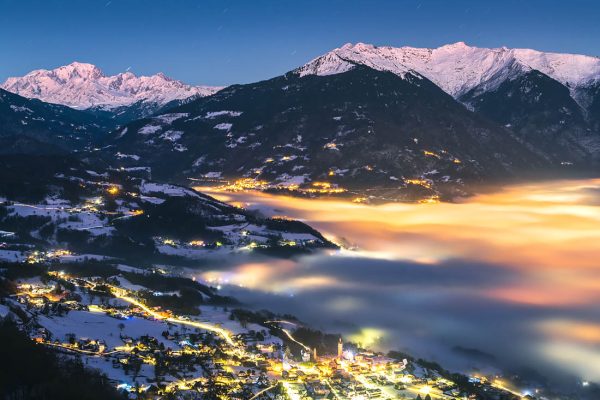 Albertville dans le brouillard, face au Mont Blanc